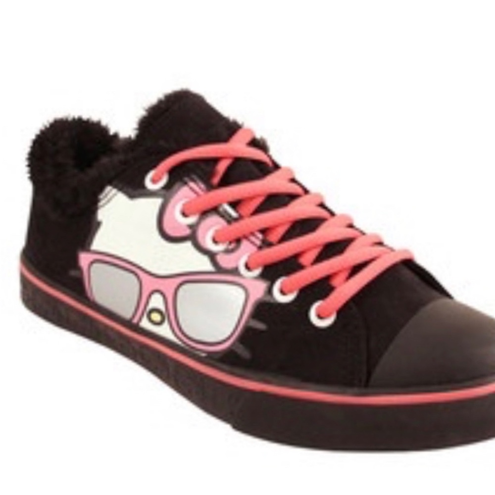 UGG ⭐️ LIMITED edition, ⭐️ Sanrio Hello Kitty  Faux Fur LINED 🌟 Suede